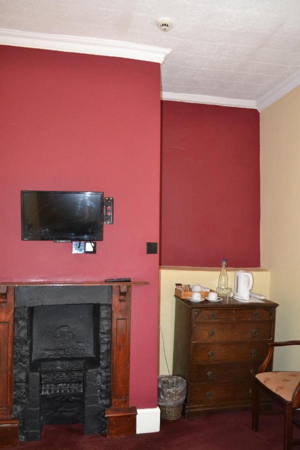 The Red Lion 호텔 Llangadog 외부 사진